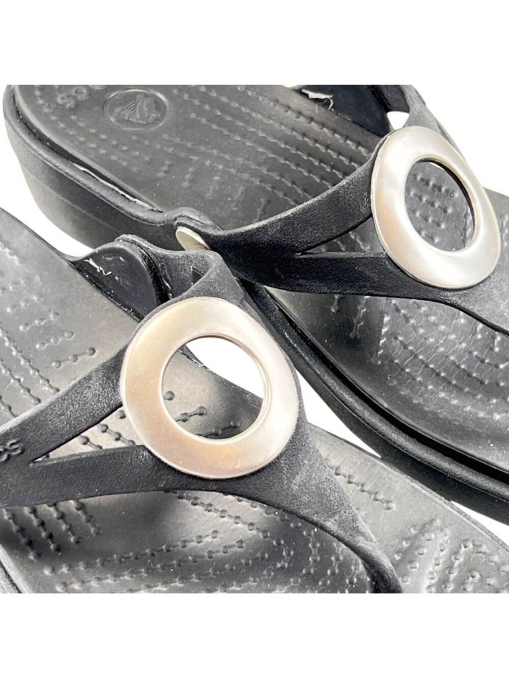 Crocs Sanrah Wedge Sandals Black Flip Flop Thong W7 Silver Circle Womens 14153 - Picture 3 of 14